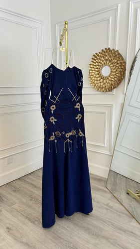 فستان كحلي بتطريز يدوي كرستال