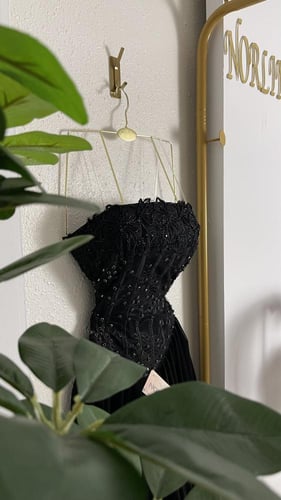 فستان مخمل اكمام