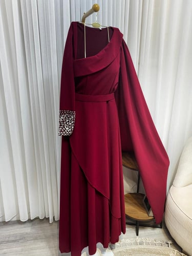 فستان انيق بكم تطريز كرستال