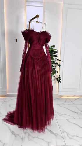 فستان بلون عودي تصميم ملكي