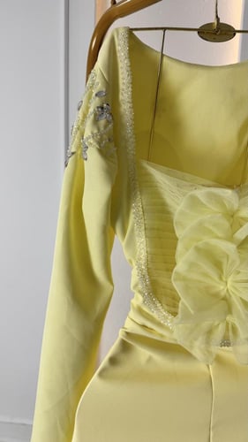 فستان ليموني بتطريز كرستال