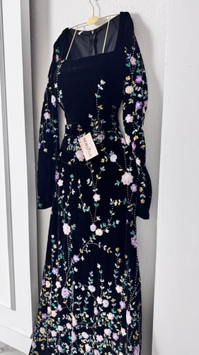 فستان مخمل مطرز كامل