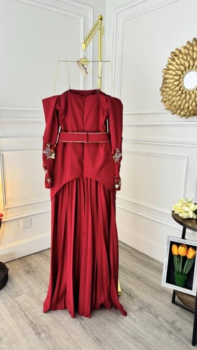 فستان بلون دم الغزال