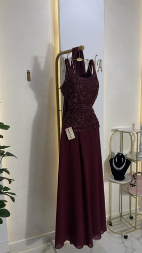 فستان عودي تطريز صدر فخم