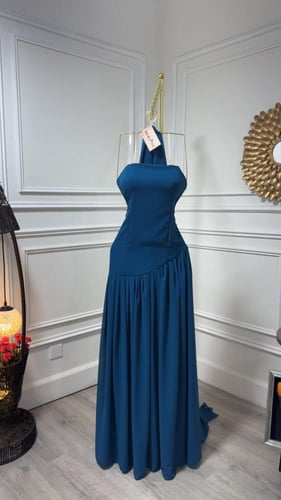 فستان بتصميم كلاسيكي