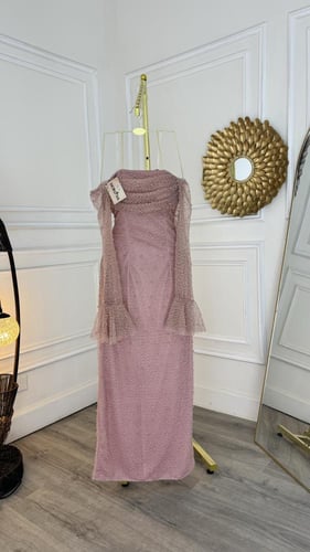 فستان لحمي بلؤلؤ