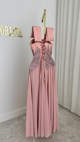 فستان لحمي بشك خصر