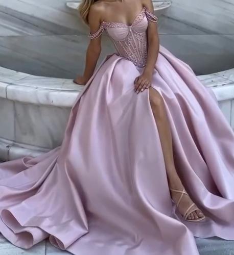 فستان لحمي بتطريز لولو كرستال