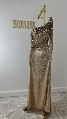 فستان مطرز كرستال لامع