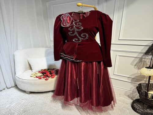 فستان بالمخمل الجوخ تل كسرات