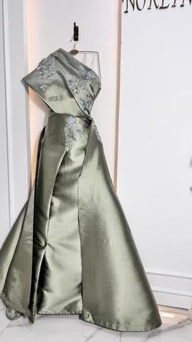 فستان ملكي بخامة الميكادو