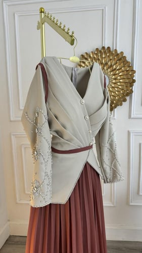 فستان تصميم وتطريز كلاسيكي