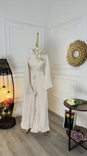 جمبسوت بتطريز كتف انيق