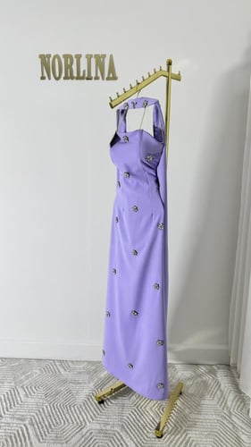 فستان بلون الافندر وكرستال