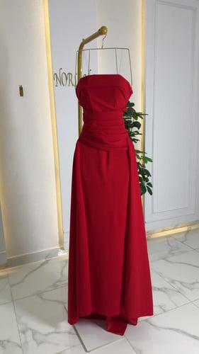 فستان الاحمر الملكي