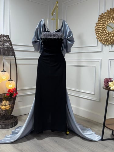 فستان كلاسيكي بتطريز كريستال