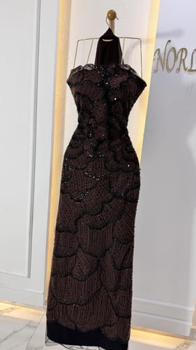 فستان بلون الموكا الداكن