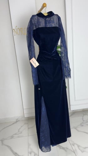 فستان الشتاء بلون كحلي مع الدانتيل