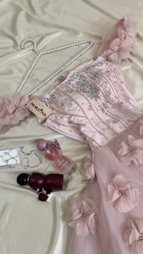 فستان وردي مورد ليزر ولولو