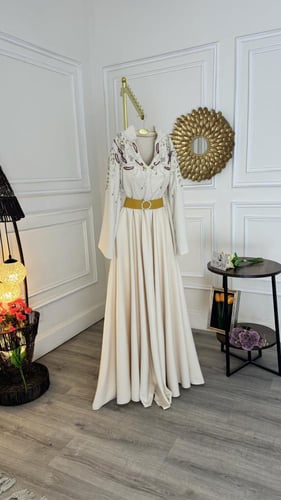 فستان بتصميم جلابيه انيق