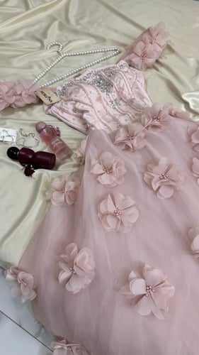 فستان وردي مورد ليزر ولولو