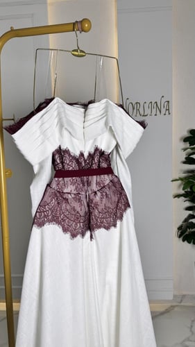 فستان الاناقه والجمال بخصر دانتيل برغندي