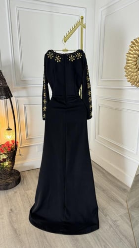 فستان اسود ملكي