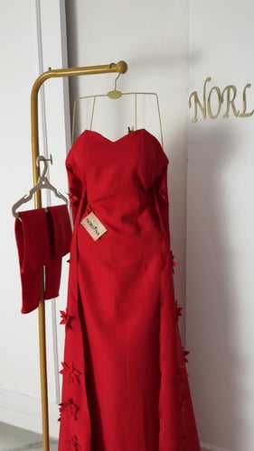 فستان احمر بورد ليزر