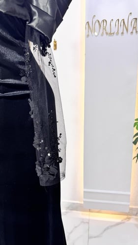 فستان مخمل بلون اسود ملكي وكم ورد