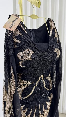 فستان اسود ملكي