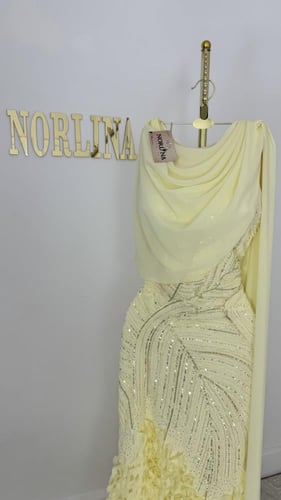 فستان باللون الليموني المميز