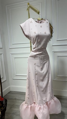 فستان بالؤلؤ