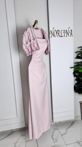 فستان زهري بياقة كرستال