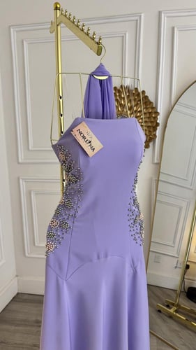 فستان بلون الافندر