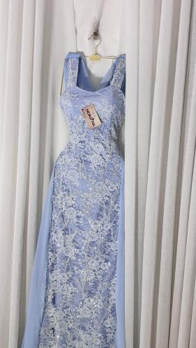 فستان سماوي بدانتيل فرنسي مطرز