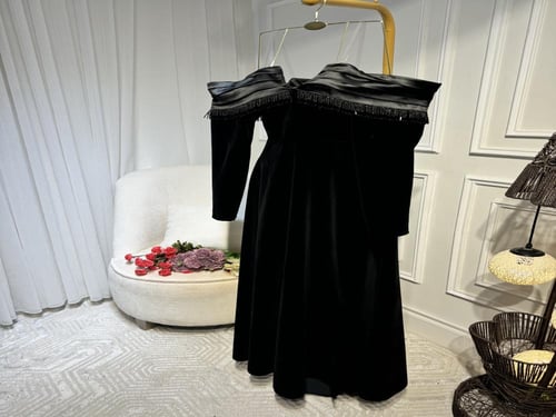 فستان مخمل صدريه هدب