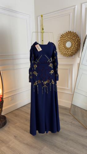 فستان كحلي بتطريز يدوي كرستال