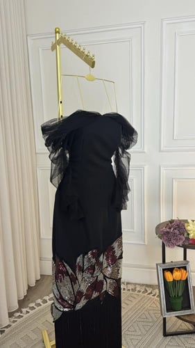 فستان اسود بهد وكلفه سهره