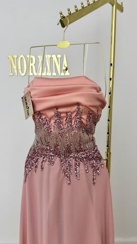 فستان لحمي بشك خصر