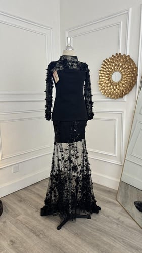 فستان اسود بترتر ورد سهره