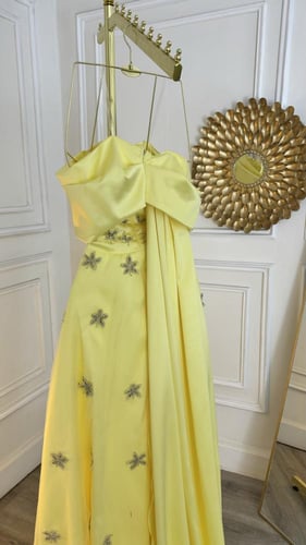 فستان سهره بتطريز نجوم