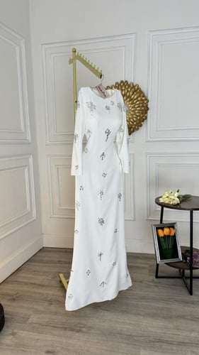 فستان بتطريز كرستال