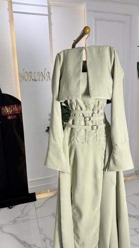 فستان أسيل بألوان تاخذ العقل