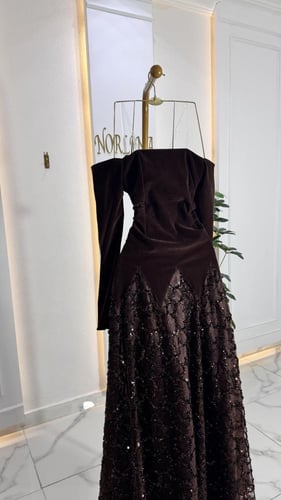 فستان بلون الموكا بنكهه شتويه