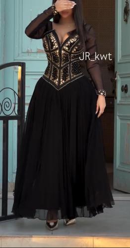 فستان بتطريز ذهبي كرستال