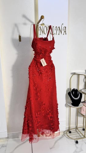 فستان وردي بشك يدوي كريستال