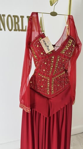 فستان كلاسيكي ناعم وأنيق