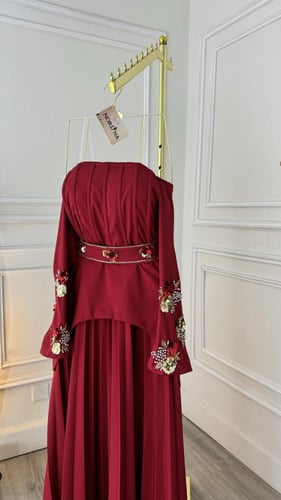 فستان بلون دم الغزال