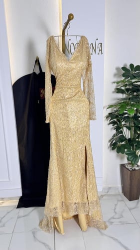 فستان سهره ذهبي يميزك باطلاله مميزه
