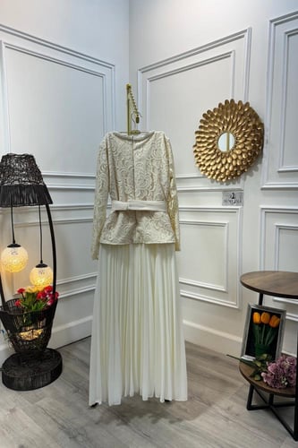 فستان ناعم بالدانتيل